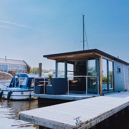 Uitgeest Modern Houseboat With Air Conditioning Located In Marina מראה חיצוני תמונה