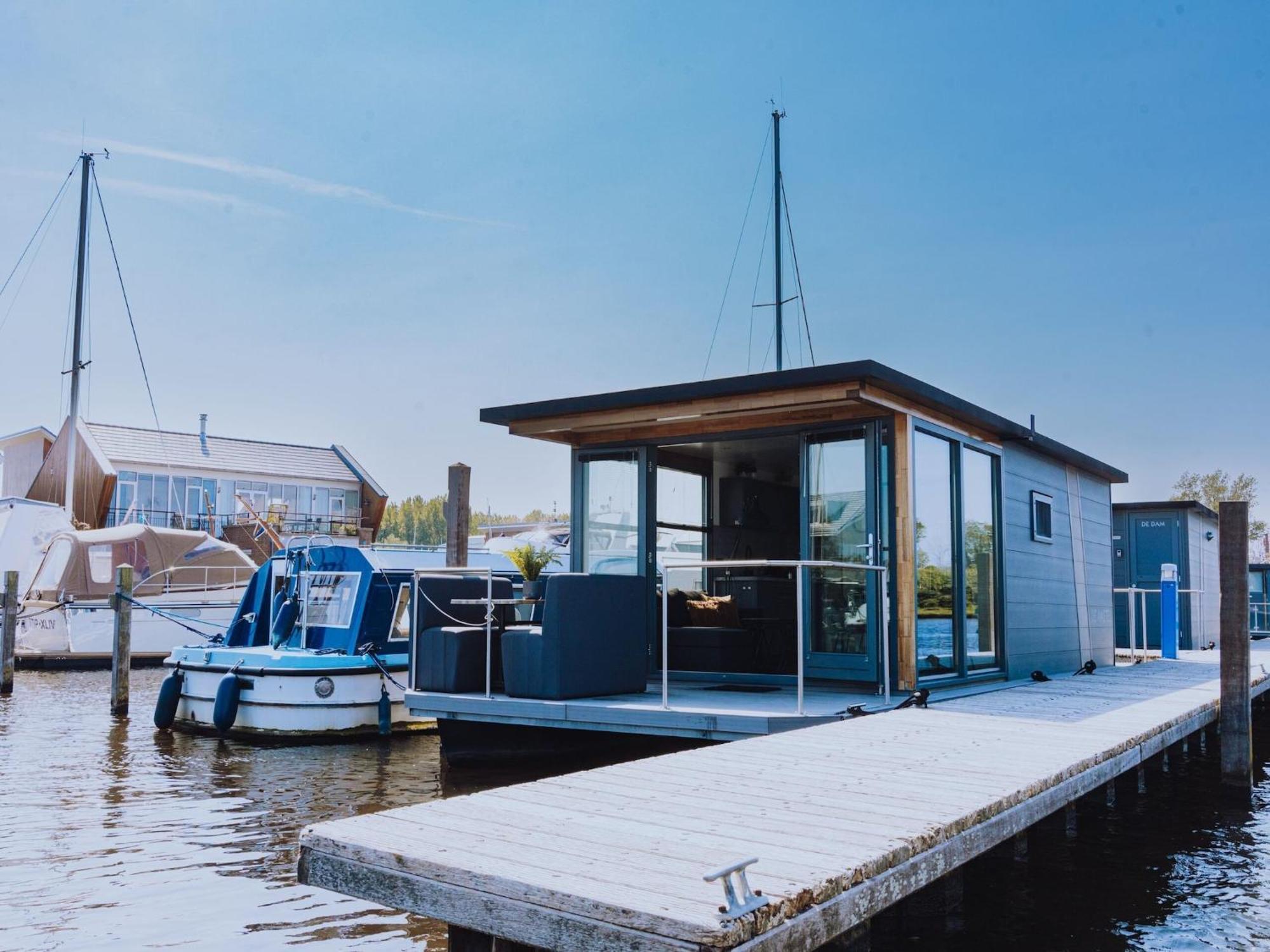Uitgeest Modern Houseboat With Air Conditioning Located In Marina מראה חיצוני תמונה